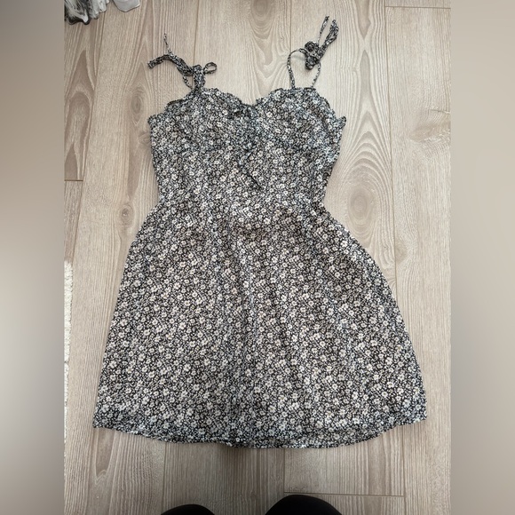 Boutique black white ruffle floral skater mini dress - Picture 4 of 7